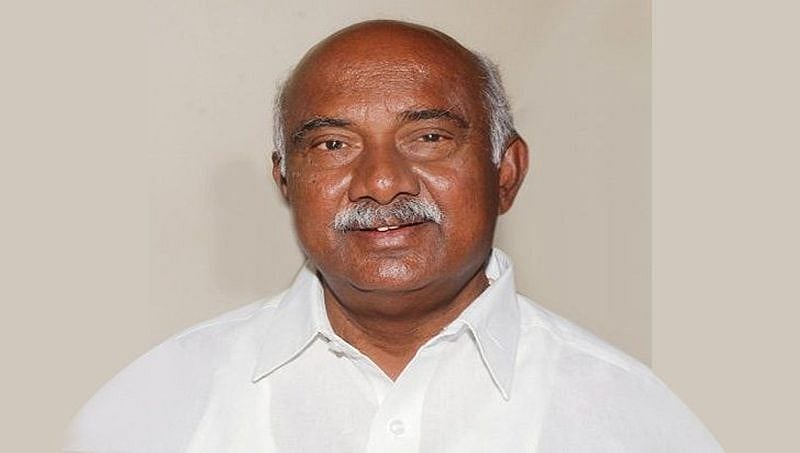 ಫಾರೂಖ್ ಗೆ ಸ್ಥಾನ ನೀಡಿದ್ರೆ ಅಹಿಂದಕ್ಕೆ ಸ್ಥಾನ ಕೊಟ್ಟಂತೆ ಆಗ್ತಿತ್ತು: ಅಪ್ಪ-ಮಗನಿಗೆ ವಿಶ್ವನಾಥ್ ಗುದ್ದು!