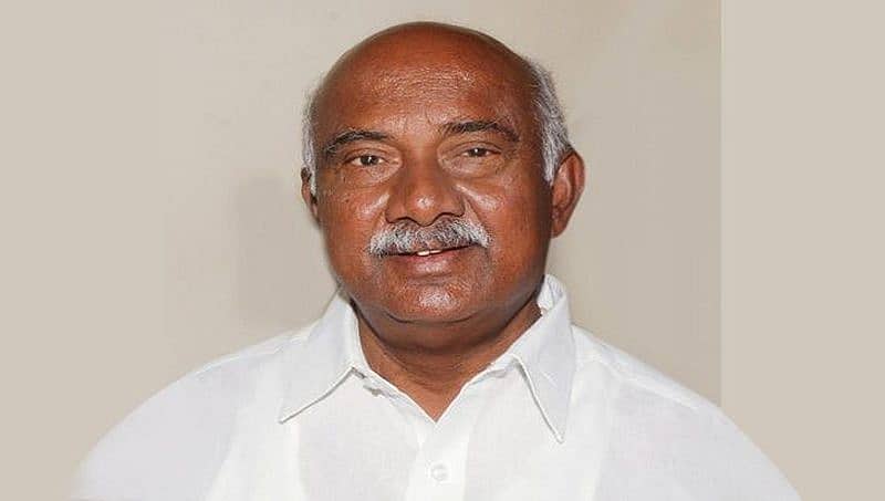 ಫಾರೂಖ್ ಗೆ ಸ್ಥಾನ ನೀಡಿದ್ರೆ ಅಹಿಂದಕ್ಕೆ ಸ್ಥಾನ ಕೊಟ್ಟಂತೆ ಆಗ್ತಿತ್ತು: ಅಪ್ಪ-ಮಗನಿಗೆ ವಿಶ್ವನಾಥ್ ಗುದ್ದು!