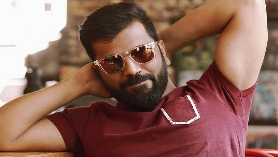 ರೆಟ್ರೋ ಲುಕ್ ನಲ್ಲಿ ಸತೀಶ್ ನಿನಾಸಂ!