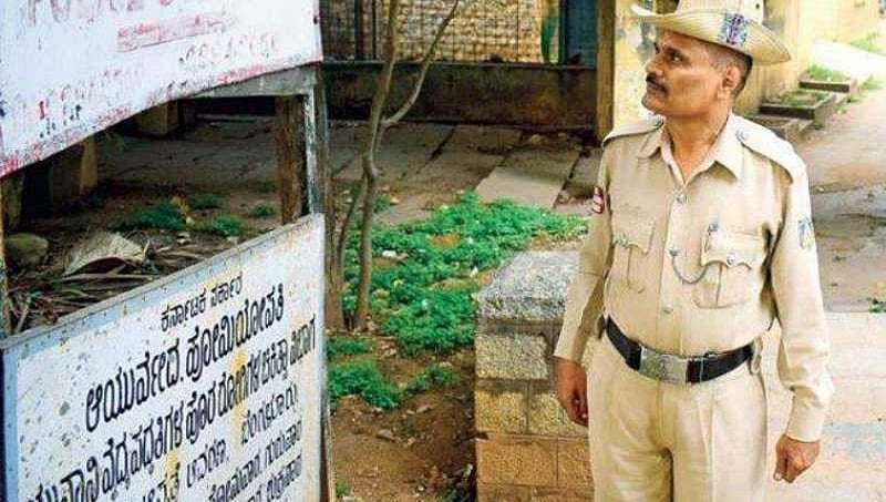 ಸರ್ಕಾರಿ ಆಸ್ಪತ್ರೆಗಳಲ್ಲಿ ವೈದ್ಯರ, ಸಿಬ್ಬಂದಿ ಭದ್ರತೆಗೆ ಪೊಲೀಸ್ ಔಟ್ ಪೋಸ್ಟ್ ಸ್ಥಾಪನೆಗೆ ಸರ್ಕಾರ ಮುಂದು