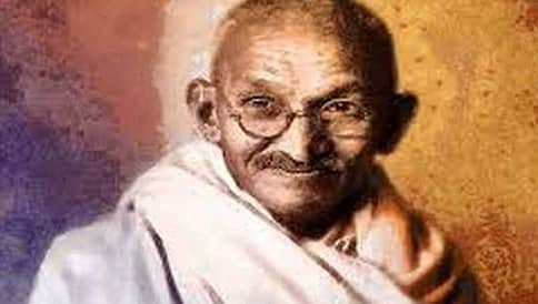 ಮಹಾತ್ಮಾ ಗಾಂಧೀಜಿ ಪ್ರತಿಮೆ, ಭಾವಚಿತ್ರವನ್ನು ತೆಗೆಯಿರಿ; ವಿವಾದ ಸೃಷ್ಟಿಸಿದ ಮಹಿಳಾ ಐಎಎಸ್ ಅಧಿಕಾರಿ ಟ್ವೀಟ್!