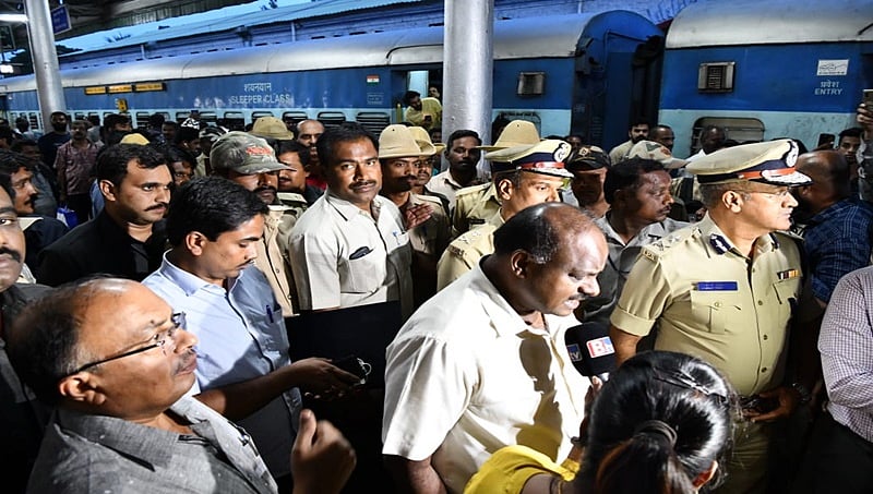 ನಾಳೆ ಸಿಎಂ ಗ್ರಾಮವಾಸ್ತವ್ಯ: ರೈಲೇರಿ ಯಾದಗಿರಿಯತ್ತ ಹೊರಟ ಕುಮಾರಸ್ವಾಮಿ