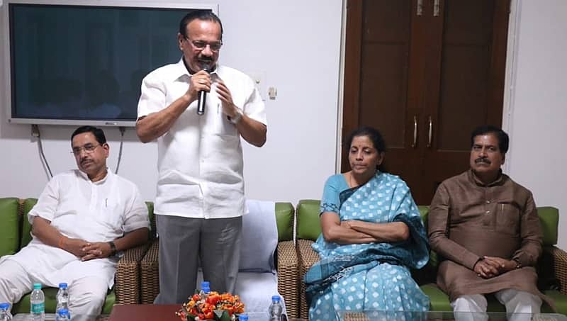 ನಿಮ್ಮ ಗ್ರಾಮವಾಸ್ತವ್ಯದ ವಾಸ್ತವ ತಿಳಿದುಕೊಳ್ಳಿ: ಸಿಎಂಗೆ ಕೇಂದ್ರ ಸಚಿವ ಸದಾನಂದ ಗೌಡ ಸಲಹೆ