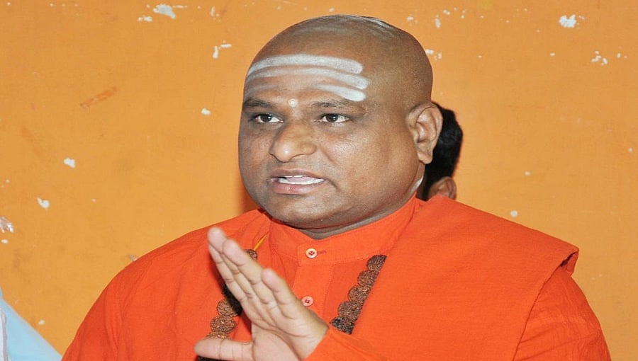 ರಾಜಿನಾಮೆ ನನ್ನ ಕೈಗೆ ಕೊಡಿ, ಸಿಎಂ ಎಚ್‌ಡಿಕೆ ಅಲ್ಲ, ಅವರಪ್ಪನೂ ನನ್ನ ಮಾತು ಕೇಳ್ತಾರೆ: ಪ್ರಸನ್ನಾನಂದ ಸ್ವಾಮೀಜಿ