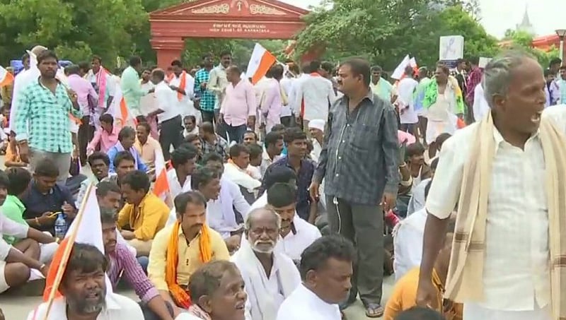 ಮೀಸಲಾತಿ ಹೆಚ್ಚಳಕ್ಕೆ ಆಗ್ರಹಿಸಿ ವಾಲ್ಮೀಕಿ ಸಮುದಾಯದಿಂದ ಬೃಹತ್ ಪ್ರತಿಭಟನೆ