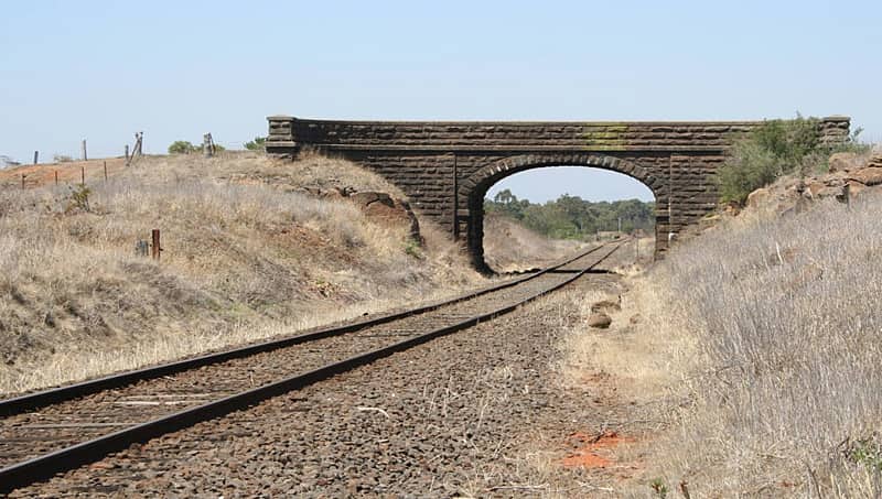ರಾಜ್ಯ ಸರ್ಕಾರದ ನೀರಸ ಪ್ರತಿಕ್ರಿಯೆ: 45 ರೈಲು ಓವರ್‌ಬ್ರಿಡ್ಜ್‌ ಕಾಮಗಾರಿ ವಿಳಂಬ