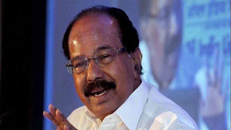 ಬದಲಾದ ಬದುಕಂತೆ ಬದಲಾಯ್ತು ನಾಮಫಲಕ: 'ಖಾದಿ ಬಿಟ್ಟು ಕಪ್ಪು ಕೋಟಿ'ಗೆ ಮರಳಿದ ಮಾಜಿ ಸಿಎಂ!