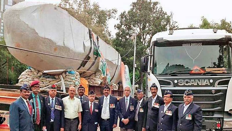 ಬೆಂಗಳೂರು: ರಾಷ್ಟ್ರೀಯ ಸೇನಾ ಸ್ಮಾರಕ ತಲುಪಿದ 450 ಟನ್ ತೂಕದ ವೀರಗಲ್ಲು!