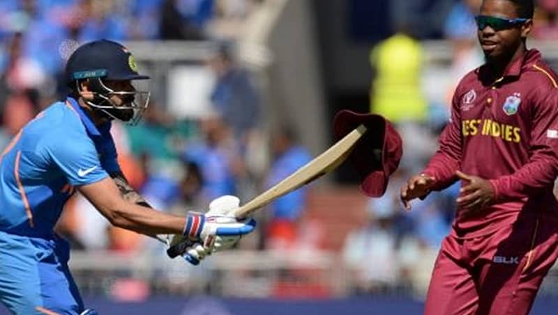 ವಿಶ್ವಕಪ್ ಕ್ರಿಕೆಟ್ : ಬ್ಯಾಟ್ ನಿಂದ ಹೆಟ್ಮಿಯರ್ 'ಹ್ಯಾಟ್ 'ಮೇಲಕ್ಕೆತ್ತಿದ್ದ ಕೊಹ್ಲಿ!