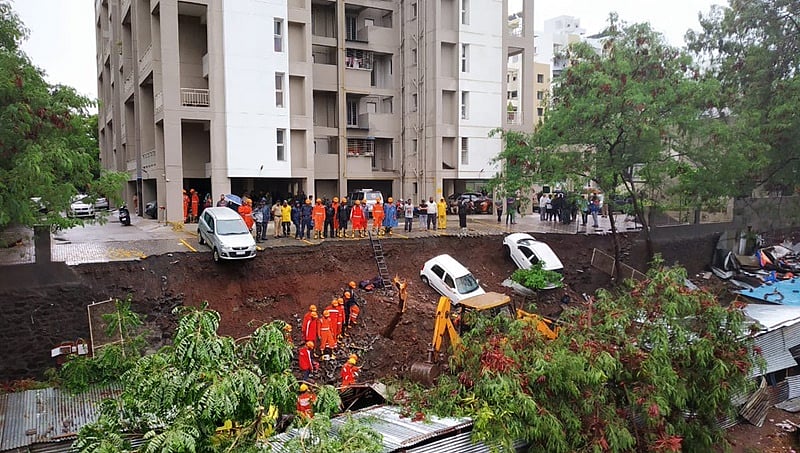 ಪುಣೆ: ಭಾರೀ ಮಳೆಗೆ ಅಪಾರ್ಟ್ಮೆಂಟ್ ಗೋಡೆ ಕುಸಿತ, 15 ಸಾವು, ಹಲವು ಕಾರುಗಳು ಜಖಂ