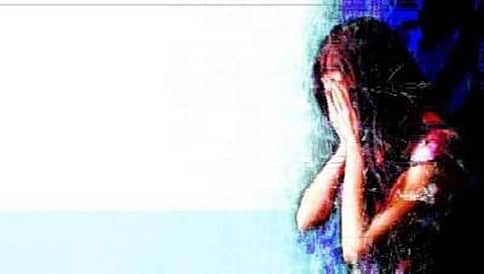 ಸ್ನೇಹಿತರಿಗೆ ಪತ್ನಿಯ ಬೆತ್ತಲೆ ಫೋಟೋ ಕಳುಹಿಸಿ ವರದಕ್ಷಿಣೆಗಾಗಿ ಬ್ಲ್ಯಾಕ್ ಮೇಲ್!