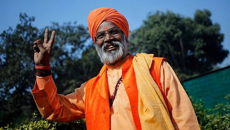ಅತ್ಯಾಚಾರದ ಆರೋಪಿ ಶಾಸಕನನ್ನು ಭೇಟಿ ಮಾಡಿ ಧನ್ಯವಾದ ತಿಳಿಸಿದ ಬಿಜೆಪಿ ಸಂಸದ ಸಾಕ್ಷಿ ಮಹಾರಾಜ್!