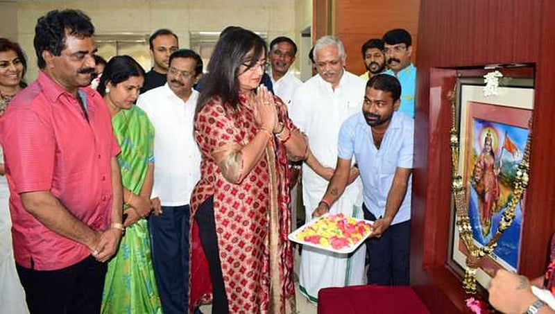 ಬಿ. ಎಲ್. ಸಂತೋಷ್ ಜೊತೆ ಸುಮಲತಾ ಚರ್ಚೆ, ಕುತೂಹಲ ಕೆರಳಿಸಿದ ಮಂಡ್ಯ ಸಂಸದೆ ನಡೆ