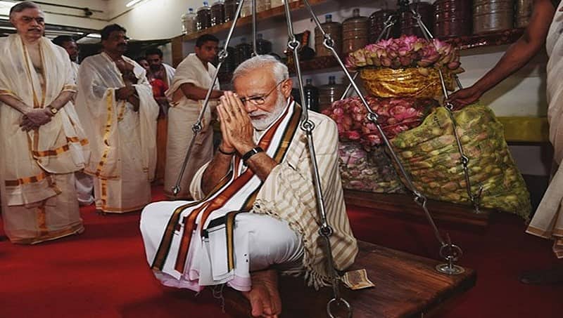 ಗುರುವಾಯೂರು: ಮೋದಿ ತುಲಾಭಾರ ಸೇವೆಗೆ ಕಮಲದ ಹೂವು ಖರೀದಿಸಿದ್ದು ಮುಸ್ಲಿರಿಂದ!