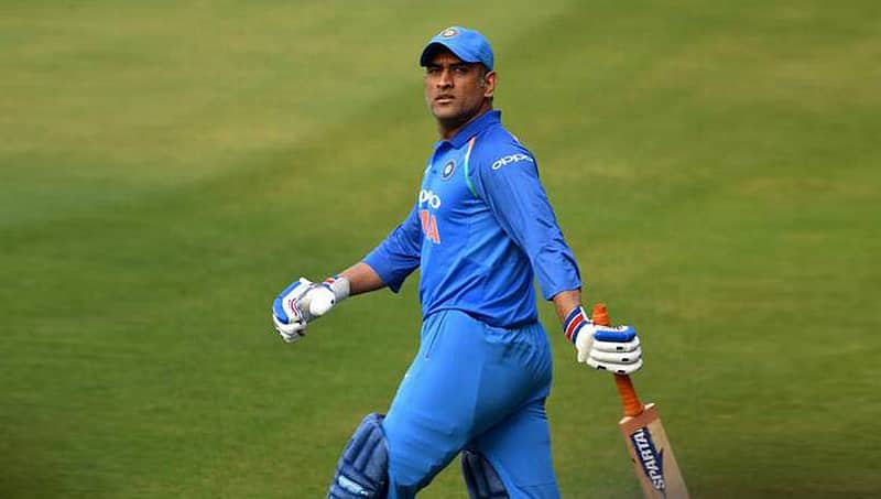 ವಿಶ್ವಕಪ್ ಸೆಮಿಫೈನಲ್: ಸಂಕಷ್ಟದಲ್ಲಿ ಭಾರತ, ಆಪದ್ಭಾಂಧವ ಧೋನಿಗೆ ಮೊರೆ ಇಡುತ್ತಿರುವ ಅಭಿಮಾನಿಗಳು!