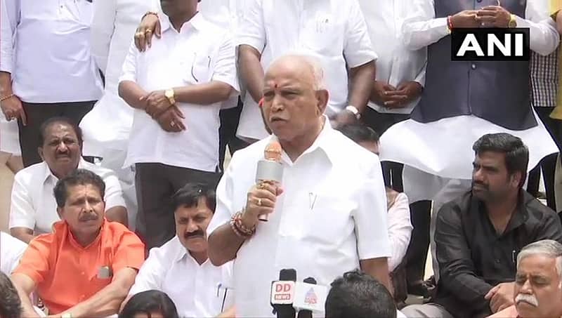 ಮೈತ್ರಿ ಬಿಕ್ಕಟ್ಟು: ಇಂದು ವಿಧಾನ ಸೌಧ ಮುಂದೆ ಬಿಜೆಪಿ ಧರಣಿ, ರಾಜ್ಯಪಾಲ ಕಚೇರಿ ಎದುರು ಕಾಂಗ್ರೆಸ್-ಜೆಡಿಎಸ್ ಪ್ರತಿಭಟನೆ