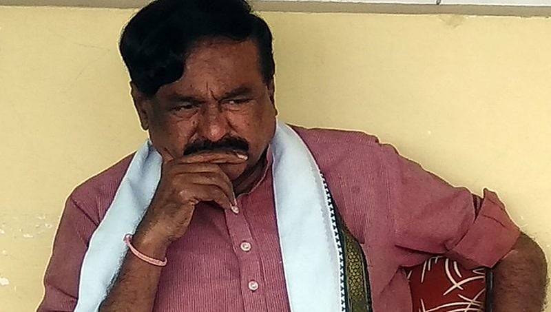 ದೋಸ್ತಿ ಸರ್ಕಾರದ ಮತ್ತೊಂದು ವಿಕೆಟ್ ಪತನ: ಲಗ್ಗೇಜ್ ಸಮೇತಾ ಮುಂಬಯಿ ಫ್ಲೈಟ್ ಹತ್ತಿದ್ರಾ ಶಾಸಕ ಶ್ರೀನಿವಾಸಗೌಡ?