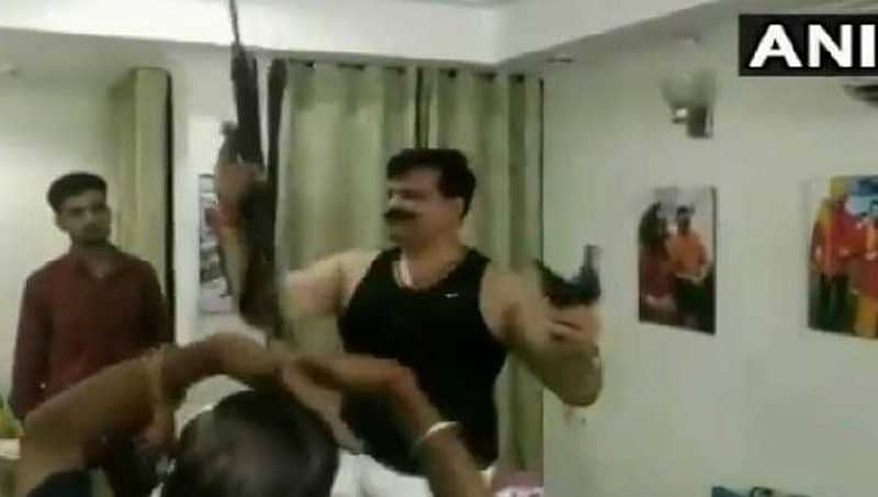 ಕೈಯಲ್ಲಿ ಗನ್, ಮದ್ಯದ ಗ್ಲಾಸ್ ಹಿಡಿದು ಡ್ಯಾನ್ಸ್ ಮಾಡಿದ ಬಿಜೆಪಿ ಶಾಸಕ, ವಿಡಿಯೋ ವೈರಲ್