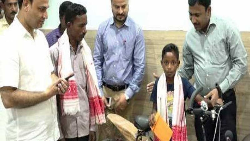 ನೀರಿನಲ್ಲಿ ಕೊಚ್ಚಿ ಹೋಗುತ್ತಿದ್ದ ತಾಯಿ, ಮಗಳನ್ನು ರಕ್ಷಿಸಿ ಹಿರೋ ಆದ 5ನೇ ತರಗತಿ ಬಾಲಕ