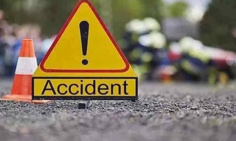 ಚಿಕ್ಕಮಗಳೂರು: ಮರಕ್ಕೆ ಕಾರು ಡಿಕ್ಕಿಯಾಗಿ ಧರ್ಮಸ್ಥಳದಿಂದ ವಾಪಾಸಗುತ್ತಿದ್ದ ಮೂವರ ದುರ್ಮರಣ