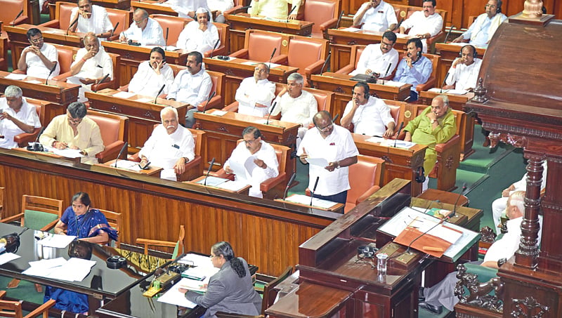 ವಿಶ್ವಾಸ ಮತಯಾಚನೆಗೆ ಸಮಯ ಕೇಳಿ ಶಾಕ್ ನೀಡಿದ ಸಿಎಂ, ಮತ್ತೆ ರೆಸಾರ್ಟ್ ಗೆ ಹಾರಿದ ಅತೃಪ್ತರು, ಮನವೊಲಿಕೆಗೆ ಹರ ಸಾಹಸ