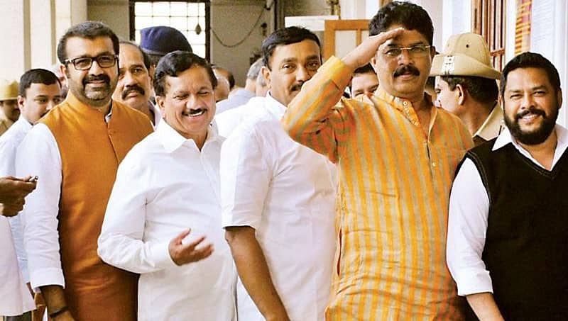 ರೆಸಾರ್ಟ್ ರಾಜಕೀಯ ಮುಂದುವರಿಕೆ; ಸಂಡೇ ಮೂಡ್‍ನಲ್ಲಿ ಶಾಸಕರು