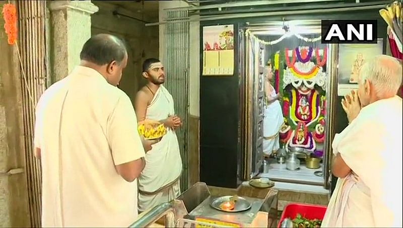 ತಾಯಿ ,ಶಾರದಾಂಬೆ ಕಾಪಾಡಮ್ಮ! ಶಂಕರಪುರಂ ನ ಶೃಂಗೇರಿ ಮಠಕ್ಕೆ ಸಿಎಂ ಕುಮಾರಸ್ವಾಮಿ ಭೇಟಿ