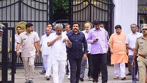 ನಾಳೆ ವಿಶ್ವಾಸ ಮತ ಯಾಚನೆಗೆ ಹಾಜರಾಗುವುದಿಲ್ಲ, ನಿರ್ಧಾರದಿಂದ ಹಿಂದೆ ಸರಿಯುವುದಿಲ್ಲ: ಅತೃಪ್ತ ಶಾಸಕರು