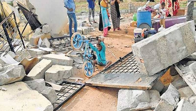 ಬೆಂಗಳೂರು: ಶೆಡ್ ಗಳನ್ನು ಧ್ವಂಸಗೊಳಿಸಿ ರೌಡಿಗಳ ಪುಂಡಾಟ
