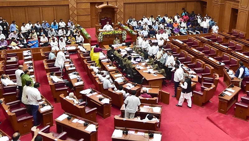 ಸಿಎಂ ರಾಜೀನಾಮೆಗೆ ಆಗ್ರಹಿಸಿ ಬಿಜೆಪಿ ಧರಣಿ: ಮೇಲ್ಮನೆ ಕಲಾಪ ಸೋಮವಾರಕ್ಕೆ ಮುಂದೂಡಿಕೆ