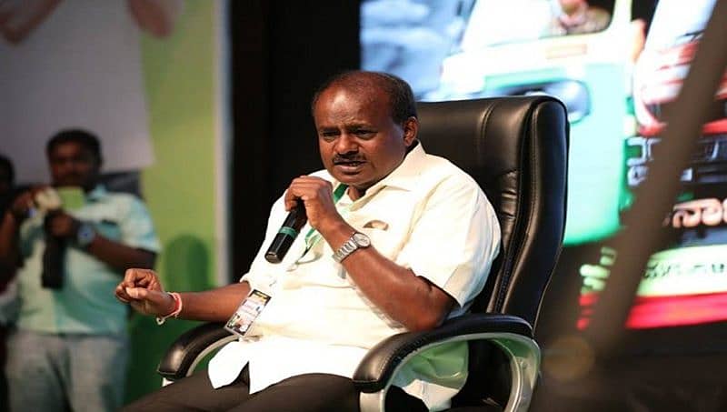 'ಅಧಿಕಾರಕ್ಕೆ ಅಂಟಿ ಕುಳಿತಿಲ್ಲ ಎಂದು ಹೇಳುತ್ತಿರುವ ಎಚ್ ಡಿಕೆ, ಸಿಎಂ ಕುರ್ಚಿಗೆ ಗೂಟ ಹೊಡೆದುಕೊಂಡು ಕೂತಿದ್ದಾರೆ'