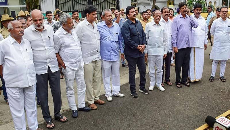 ಅತೃಪ್ತ ಶಾಸಕರಿಗೆ ಜಿ಼ರೋ ಟ್ರಾಫಿಕ್: ಡಿಜಿಪಿಯಿಂದ ವರದಿ ಸಲ್ಲಿಕೆ