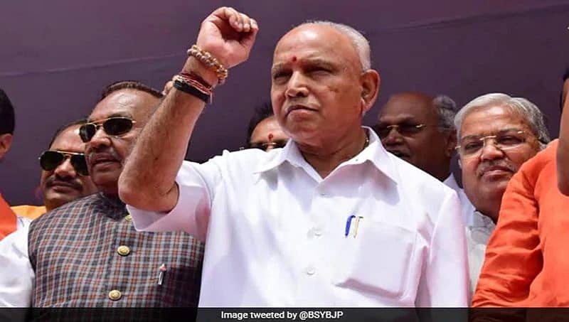 ಸರ್ಕಾರ ರಚನೆಗೆ ಸಿಗದ ಗ್ರೀನ್ ಸಿಗ್ನಲ್: ದೆಹಲಿಗೆ ತೆರಳಿದ ಯಡಿಯೂರಪ್ಪ ಆಪ್ತ ನಿಯೋಗ