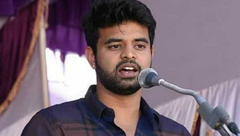 ಚುನಾವಣಾ ಆಯೋಗಕ್ಕೆ ತಪ್ಪು ಮಾಹಿತಿ: ಪ್ರಜ್ವಲ್ ರೇವಣ್ಣ ಖುದ್ದು ಹಾಜರಿಗೆ ಹೈಕೋರ್ಟ್ ನೋಟಿಸ್