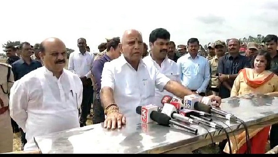 ಮುಖ್ಯಮಂತ್ರಿಯಾದ ಮರುದಿನ ಹುಟ್ಟೂರಿಗೆ ಭೇಟಿ: ಹುಟ್ಟಿ ಬೆಳೆದ ಊರಿನ ಅಭಿವೃದ್ದಿಗೆ ಬದ್ದ ಎಂದ ಯಡಿಯೂರಪ್ಪ