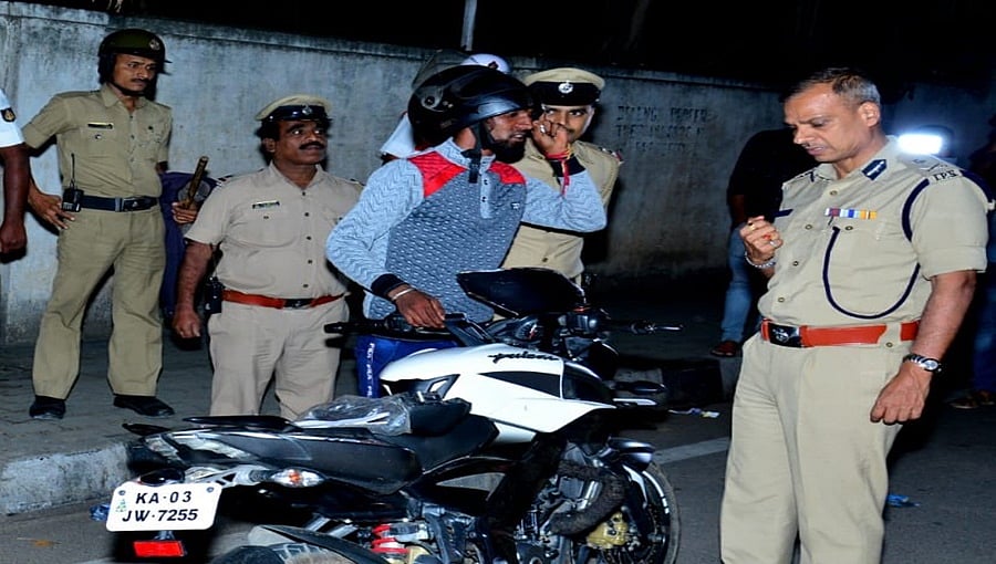 ರಾತ್ರೋರಾತ್ರಿ ಬೆಂಗಳೂರು ಪೊಲೀಸರ ದಿಢೀರ್ ಕಾರ್ಯಾಚರಣೆ, 500ಕ್ಕೂ ಹೆಚ್ಚು ವಾಹನಗಳ ವಶ!