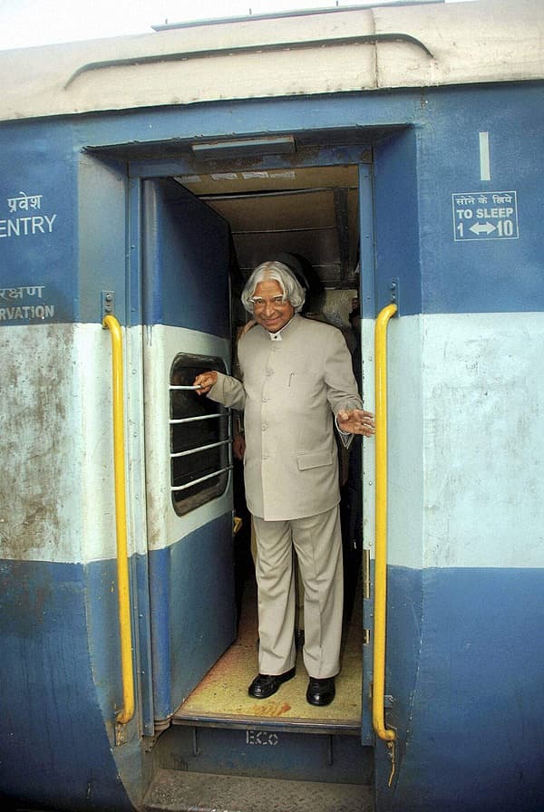 <div>2010ನೇ ಇಸವಿಯಲ್ಲಿ ರೂರ್ಕೆಲಾಗೆ ರೈಲಿನಲ್ಲಿ ಬಂದಿಳಿದ ಡಾ ಎ ಪಿ ಜೆ ಅಬ್ದುಲ್ ಕಲಾಂ.</div><div><br></div>