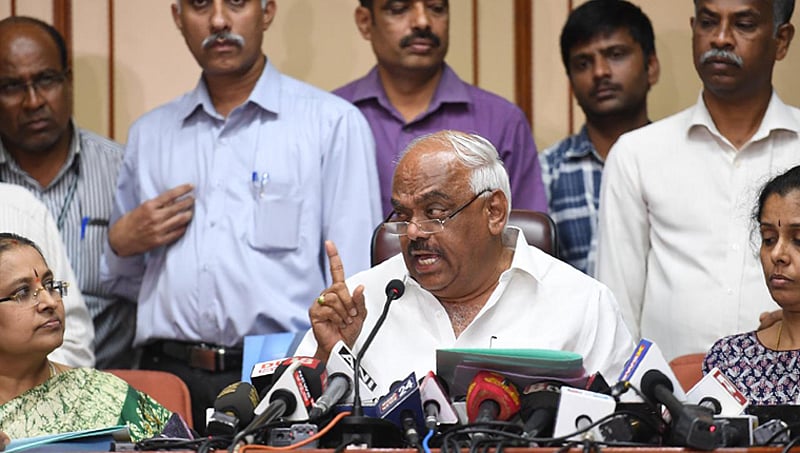 ಕೊನೆಗೂ ಅತೃಪ್ತರಿಗೆ ಶಾಕ್ ಕೊಟ್ಟ ಸ್ಪೀಕರ್, ಎಲ್ಲ 14 ಅತೃಪ್ತ ಶಾಸಕರನ್ನೂ ಅನರ್ಹಗೊಳಿಸಿದ ರಮೇಶ್ ಕುಮಾರ್!