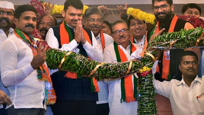 ರಾಜೀನಾಮೆ ನೀಡಿದ ಮರುದಿನವೇ ಬಿಜೆಪಿ ಸೇರಿದ ಕಾಂಗ್ರೆಸ್, ಎನ್ ಸಿಪಿಯ ನಾಲ್ವರು ಶಾಸಕರು