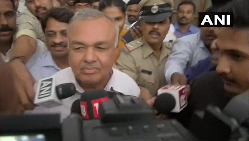 'ನಾನು ರಾಜಿನಾಮೆ ನೀಡಲು ಬಂದಿದ್ದೇನೆ: ಕಟ್ಟಿ ಬೆಳೆಸಿದ ಪಕ್ಷ ಬಿಡಲು ನೋವಾಗುತ್ತಿದೆ'
