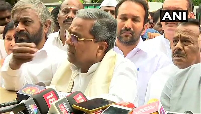 ಡಿಸಿಎಂ ಪರಮೇಶ್ವರ್, ಡಿಕೆಶಿ ಸೇರಿ 21 ಸಚಿವರು ರಾಜೀನಾಮೆ - ಸಿದ್ದರಾಮಯ್ಯ