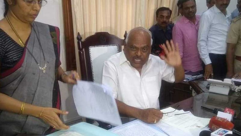 ರೆಬೆಲ್ ಶಾಸಕರನ್ನು ಕಟ್ಟಿಹಾಕಲು ಕಾನೂನು ತಜ್ಞರ ಮೊರೆಹೋದ ಸ್ಪೀಕರ್