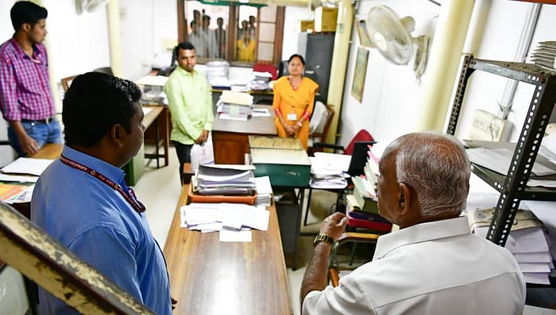 ಸರ್ಕಾರಿ ಕಚೇರಿಗಳಿಗೆ ಸಿಎಂ ಯಡಿಯೂರಪ್ಪ ದಿಢೀರ್ ಭೇಟಿ; ಸಿಬ್ಬಂದಿಗೆ ತರಾಟೆ