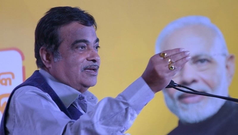 ವೇದಿಕೆಯಲ್ಲೇ ಕುಸಿದ ಕೇಂದ್ರ ಸಚಿವ ನಿತಿನ್ ಗಡ್ಕರಿ