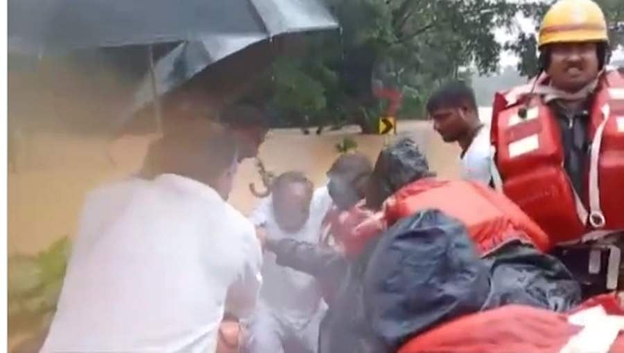 ಭಾರಿ ಮಳೆ: ಮಾಜಿ ಕೇಂದ್ರ ಸಚಿವ ಜನಾರ್ಧನ ಪೂಜಾರಿ ಸುರಕ್ಷಿತ ಸ್ಥಳಕ್ಕೆ ಸ್ಥಳಾಂತರ