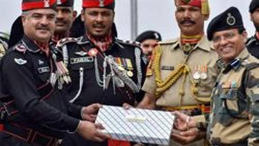 370ನೇ ವಿಧಿ ರದ್ದು: ವಾಘಾ ಗಡಿಯಲ್ಲಿ ಬಿಎಸ್ ಎಫ್ , ಪಾಕ್ ರೆಂಜರ್ಸ್ ನಡುವೆ ಸಿಹಿ ವಿನಿಮಯ ಇಲ್ಲ