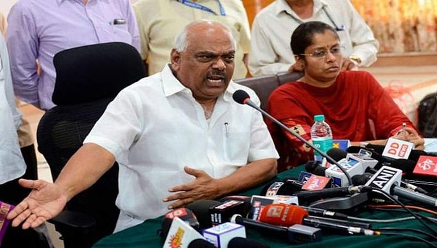 ಕಳಪೆ ಔಷಧಿ ಖರೀದಿ ಆರೋಪ: ಮಾಜಿ ಸ್ಪೀಕರ್ ರಮೇಶ್ ಕುಮಾರ್ ವಿರುದ್ಧ ಲೋಕಾಯುಕ್ತಕ್ಕೆ ದೂರು