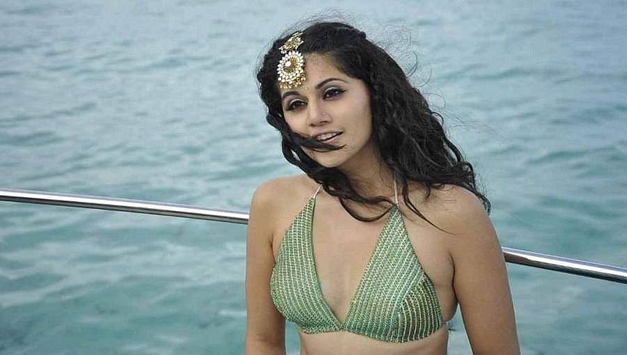 ಡ್ರೈವಿಂಗ್ ವೇಳೆ ಪುರುಷನ 'ಮರ್ಮಾಂಗ' ಮುಟ್ಟಿದ ನಟಿ ತಾಪ್ಸಿ; ಟ್ರೋಲ್, ವಿಡಿಯೋ ವೈರಲ್!