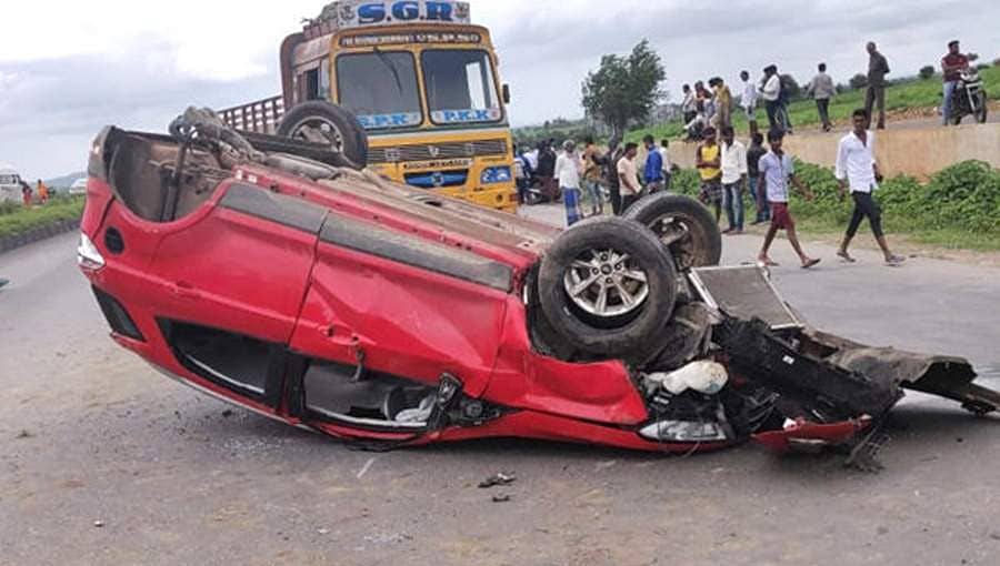 ಹಾವೇರಿ: ಕಾರು ರಸ್ತೆ ವಿಭಜಕಕ್ಕೆ ಡಿಕ್ಕಿ, ಮೂವರು ಸ್ಥಳದಲ್ಲೇ ಸಾವು