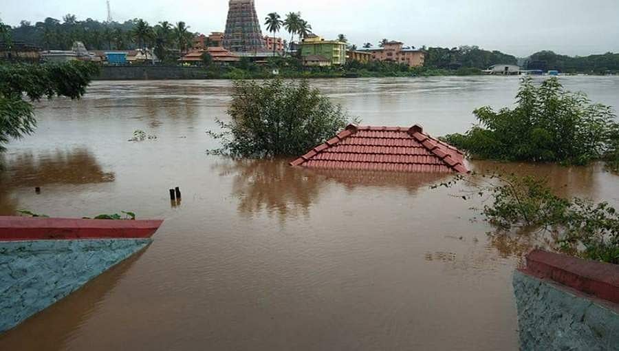 ಪ್ರವಾಹ ಸಂತ್ರಸ್ಥರ ನೆರವಿಗೆ ನಿಂತ ಸೋದೆ ಮಠ: ಕುಂಬ್ರಿ ಗ್ರಾಮ ದತ್ತು ಸ್ವೀಕಾರ..!